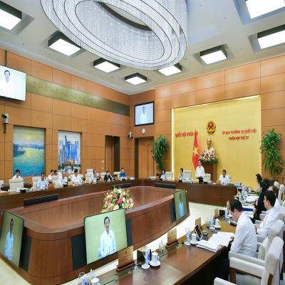 Thành lập 2 quận, 1 thị xã, 1 huyện và 13 phường, xã, thị trấn thuộc thành phố Huế trực thuộc Trung ương